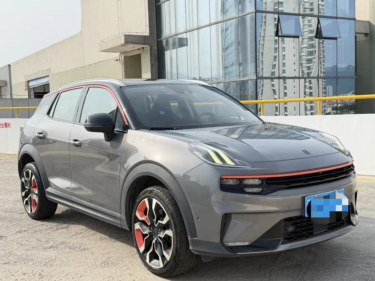 Lynk & Co 06