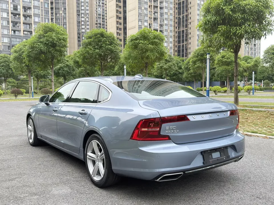 Volvo S90