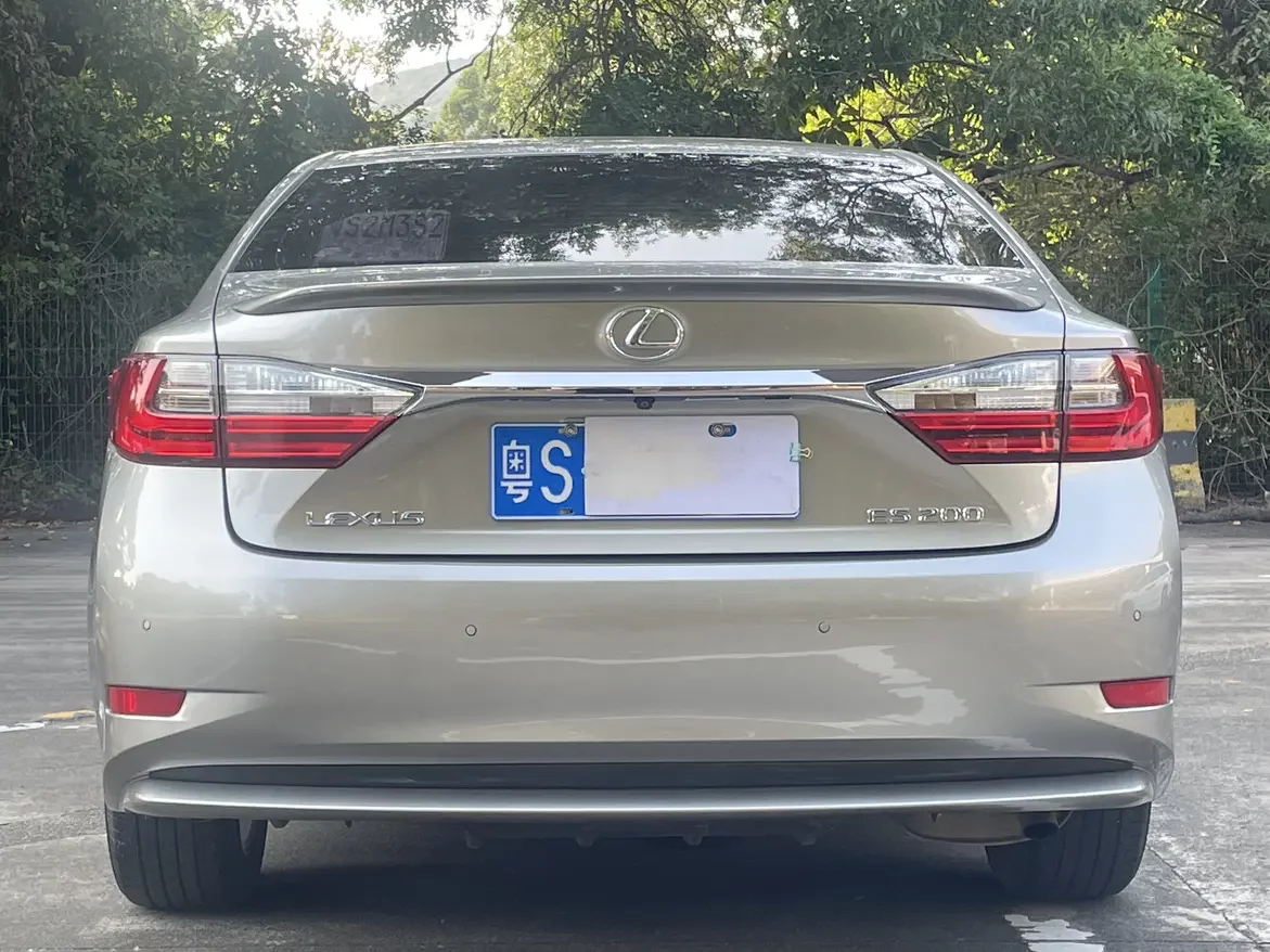 Lexus ES