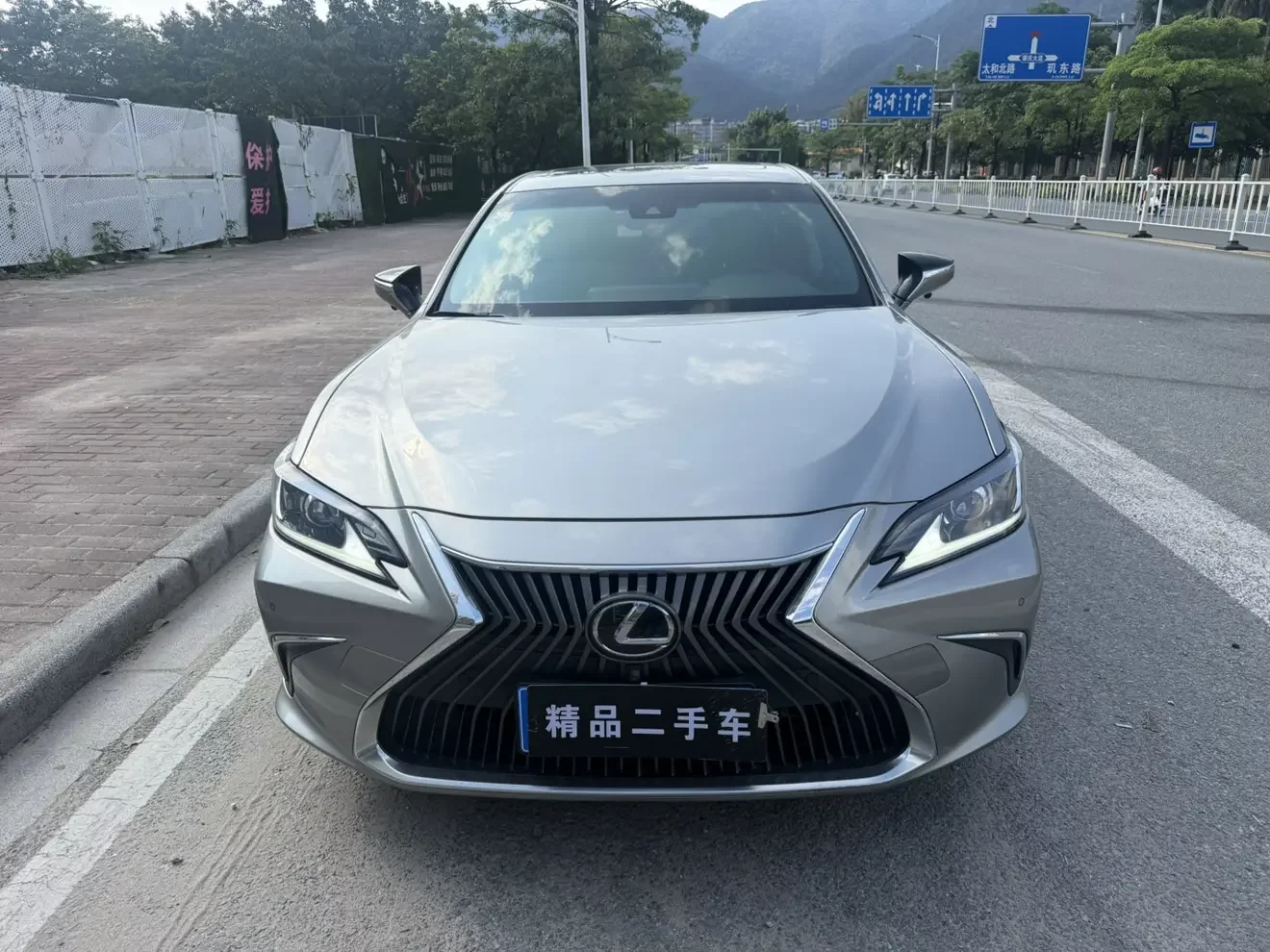Lexus ES