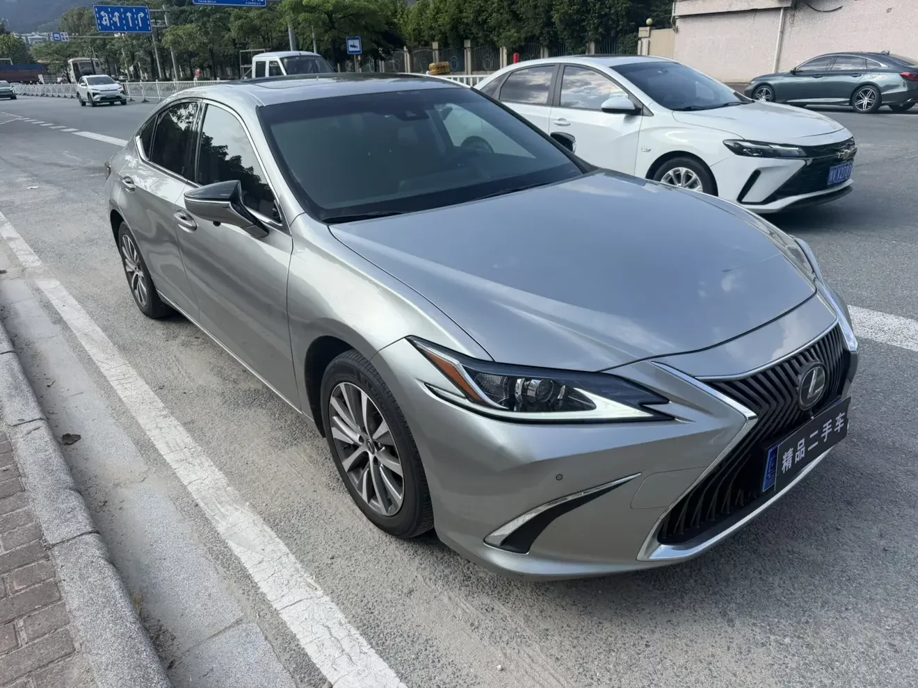 Lexus ES