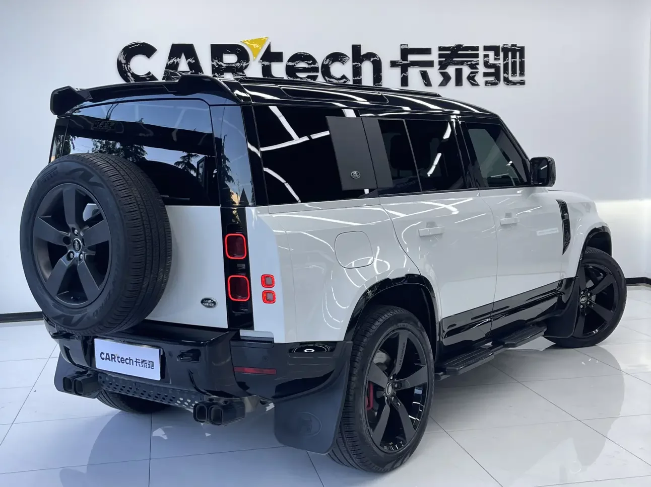 Land Rover guard