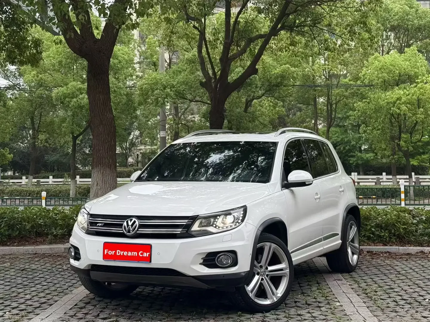 Volkswagen Tiguan (Tharu)