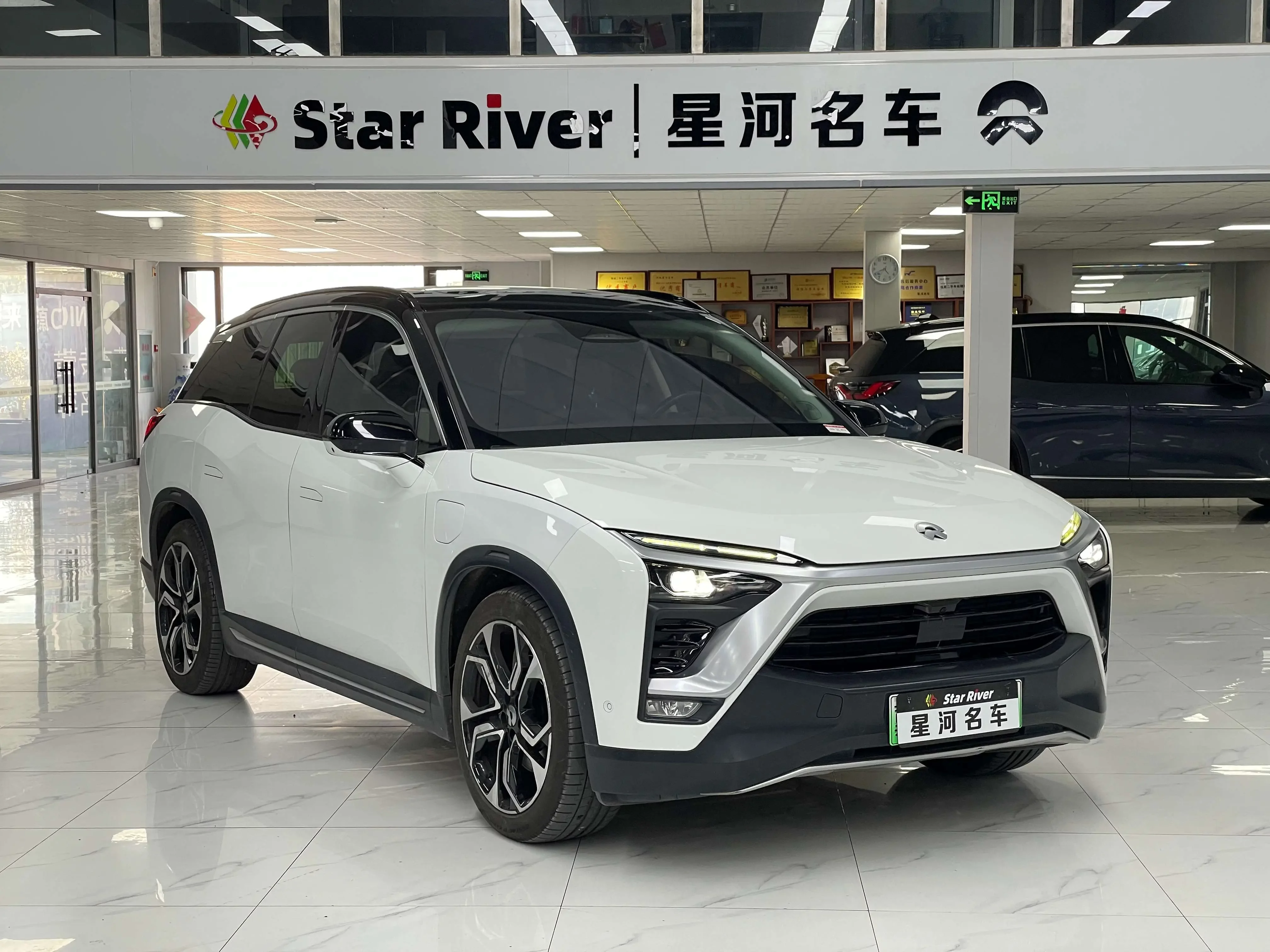 NIO ES8