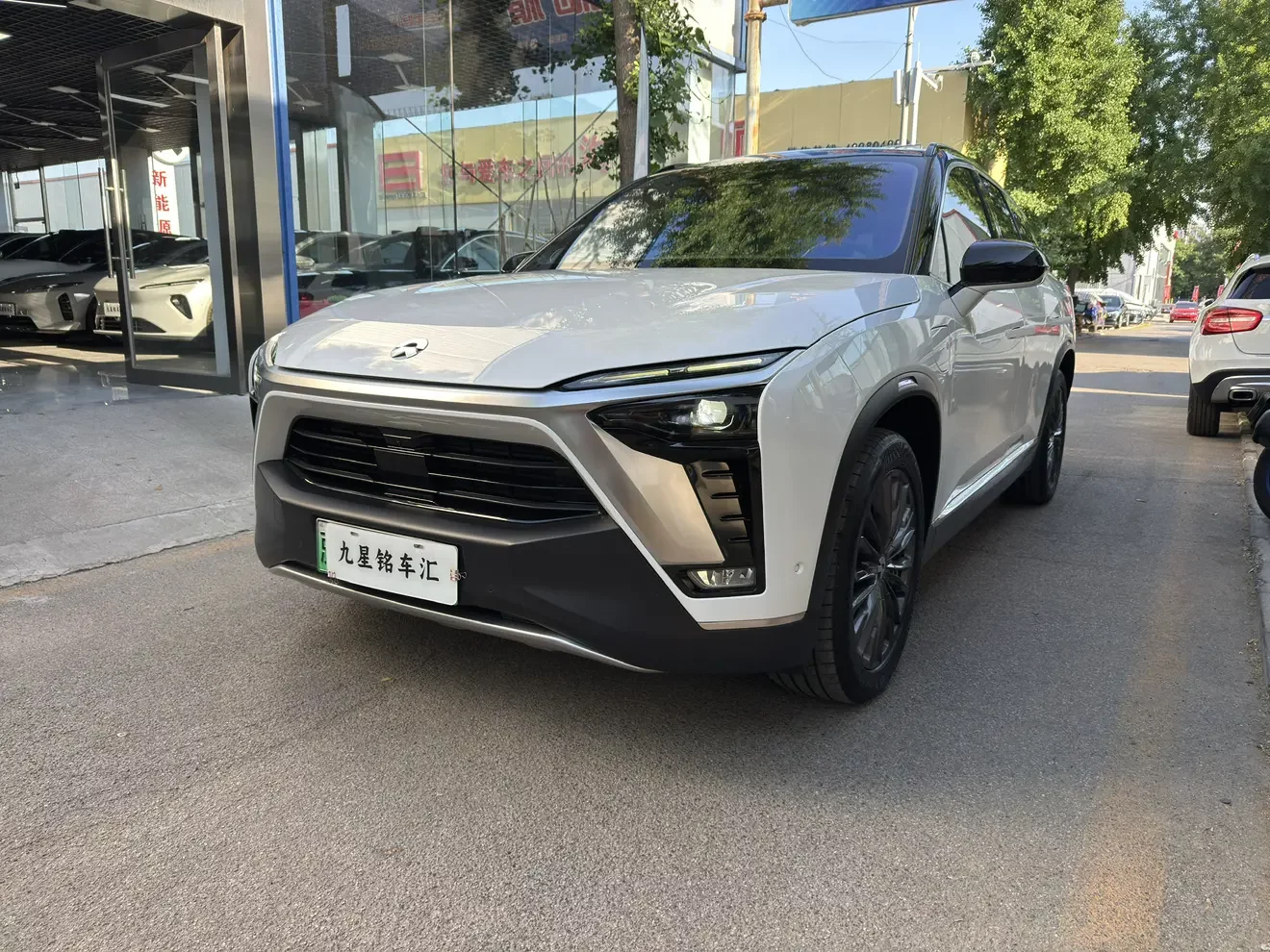NIO ES8