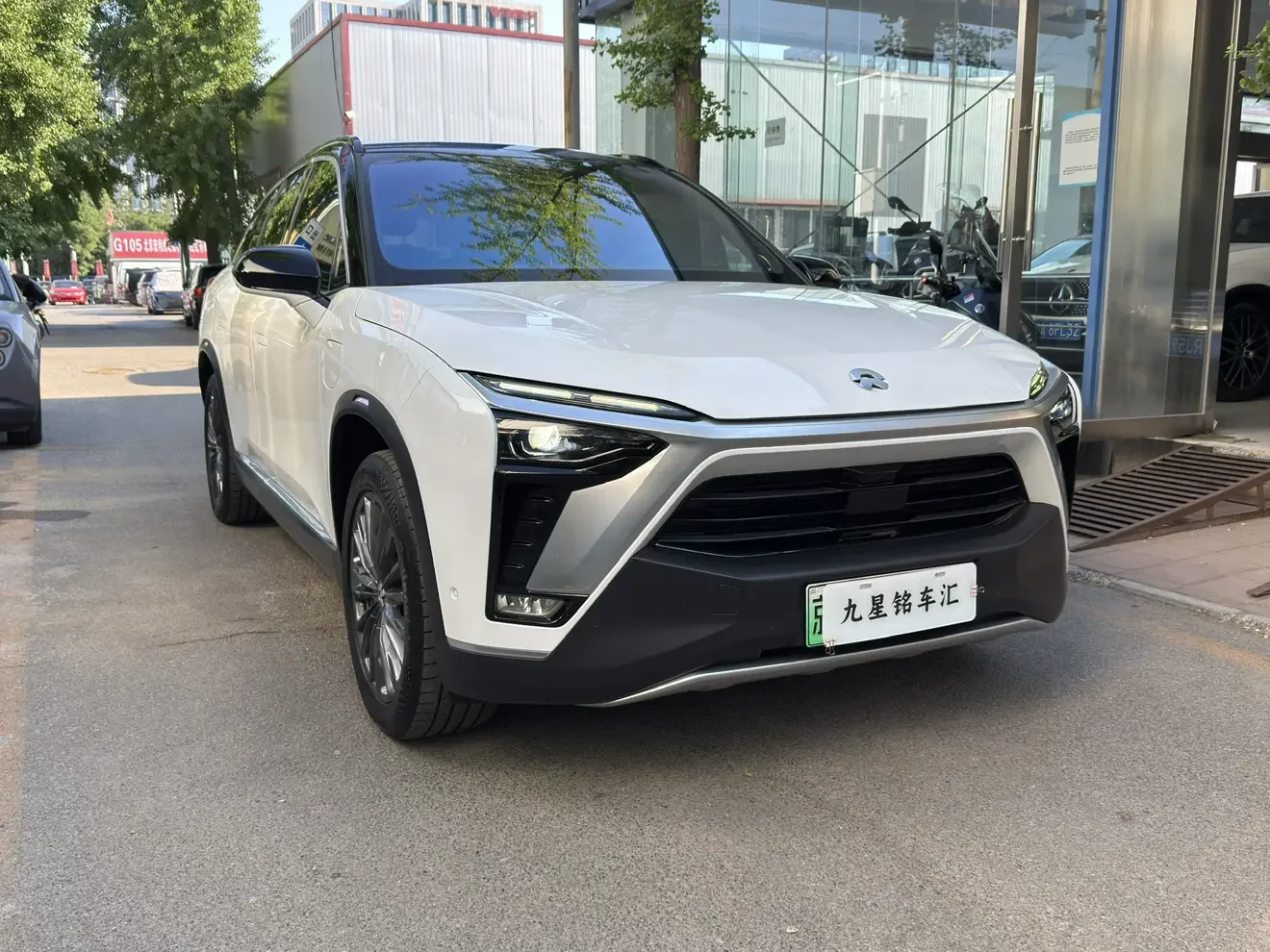 NIO ES8