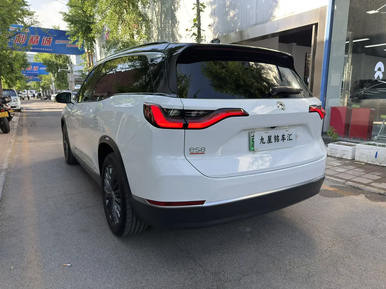NIO ES8