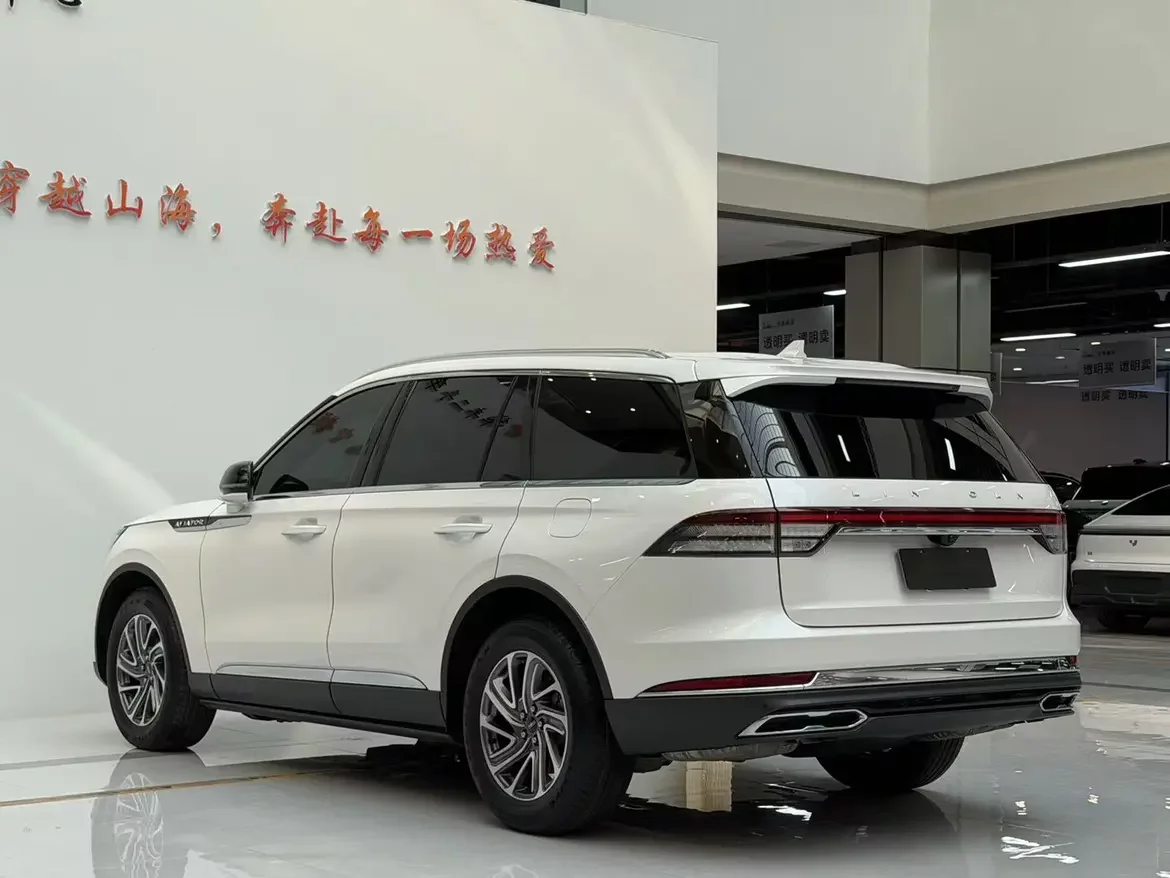 Lincoln aviator