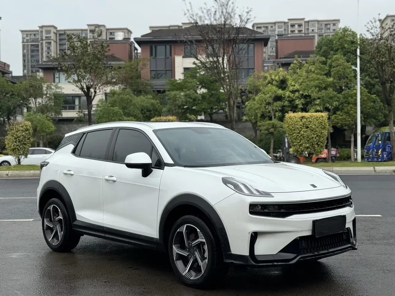 Lynk & Co 06