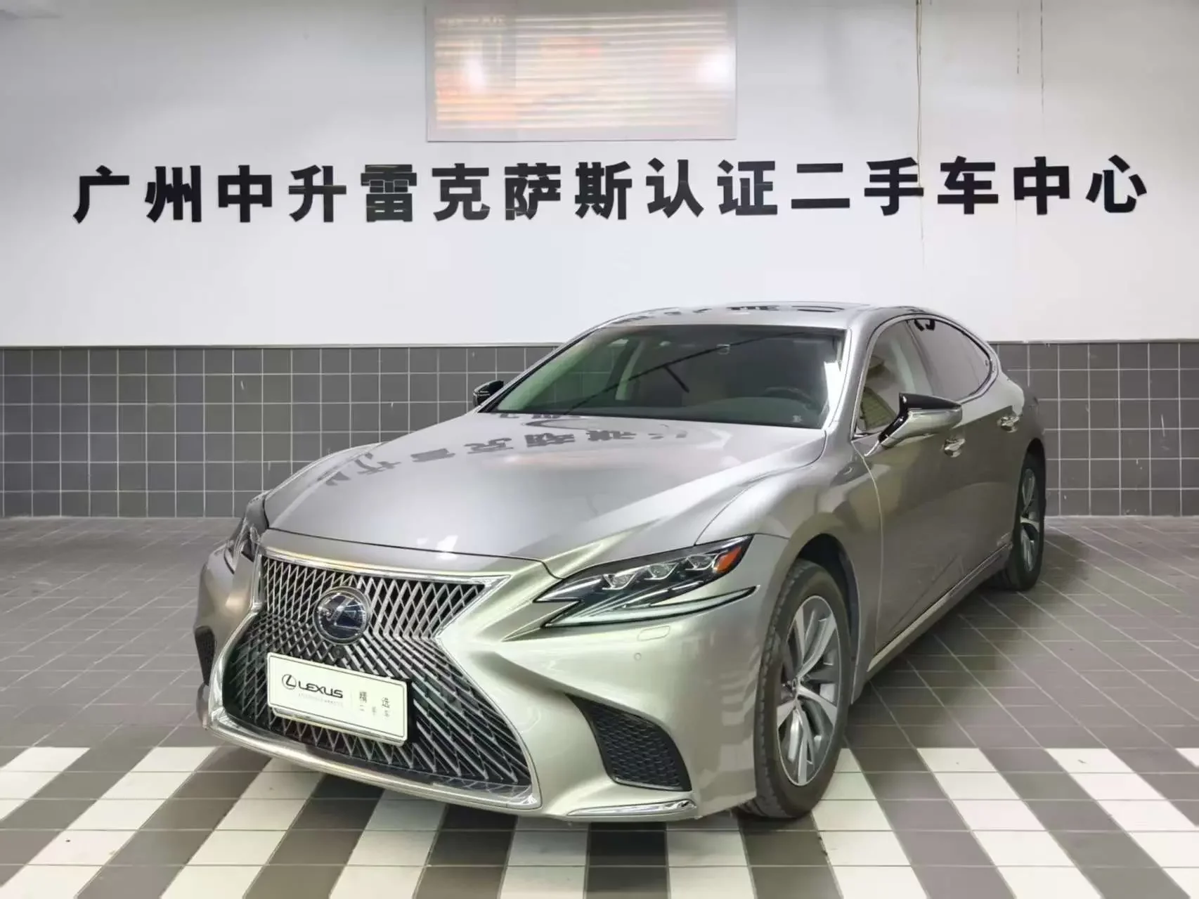 Lexus LS
