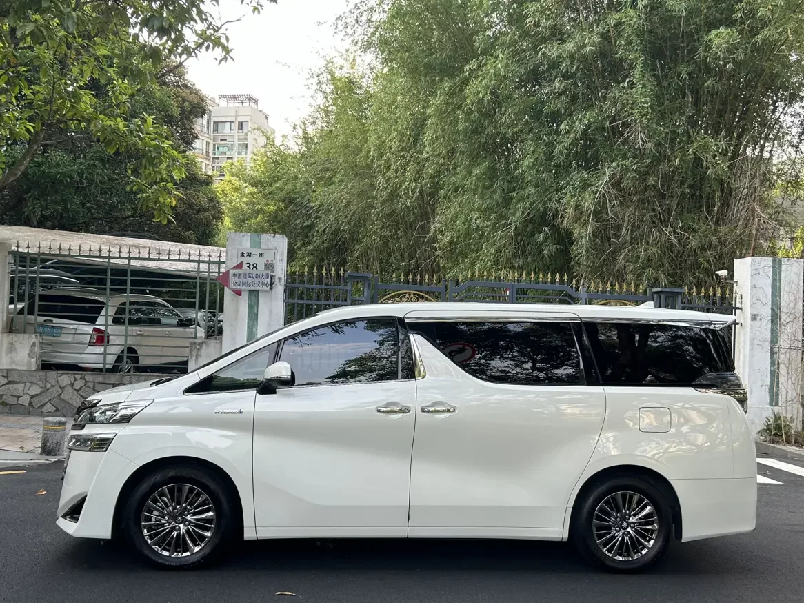 Toyota Crown Wellfire