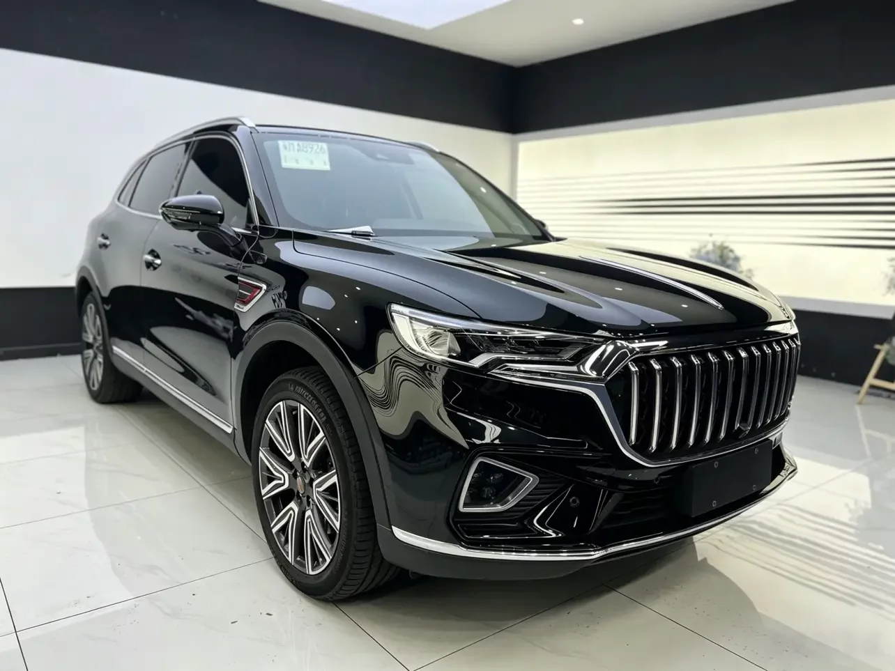 Hongqi HS5