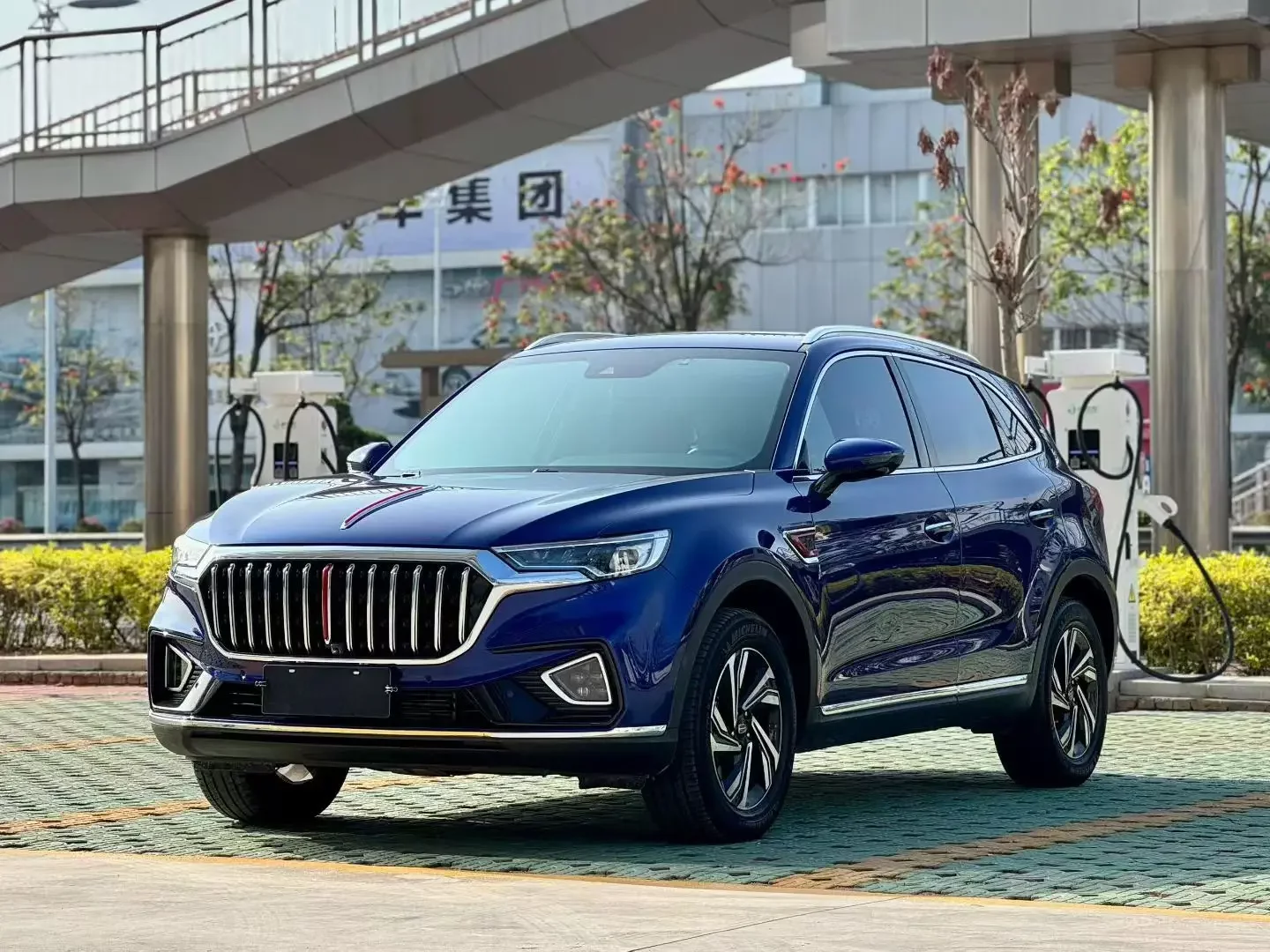 Hongqi HS5