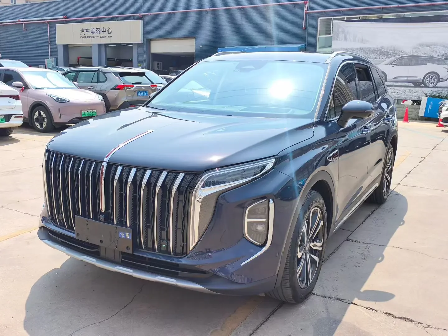 Hongqi HS7