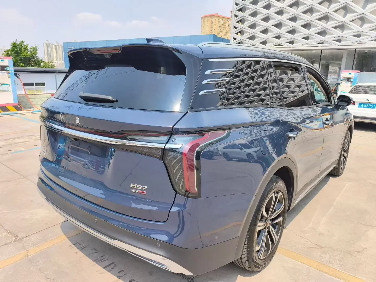 Hongqi HS7