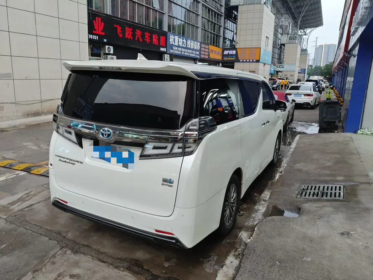 Toyota Crown Wellfire