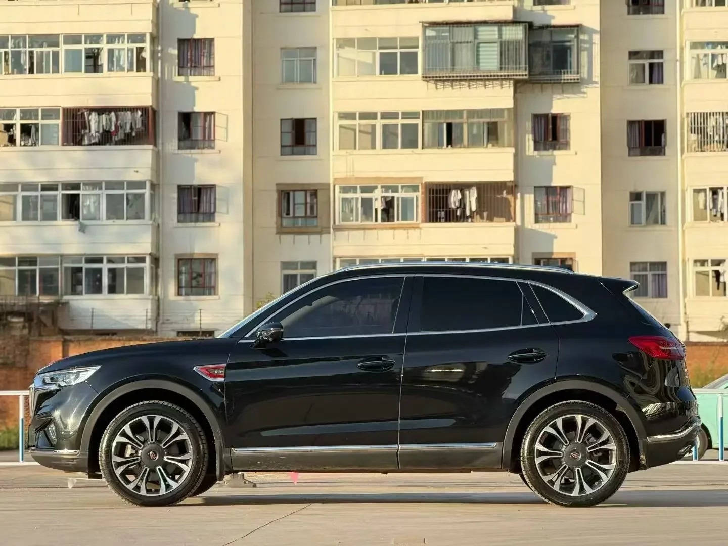 Hongqi HS5