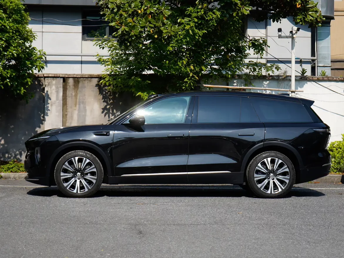 NIO ES8
