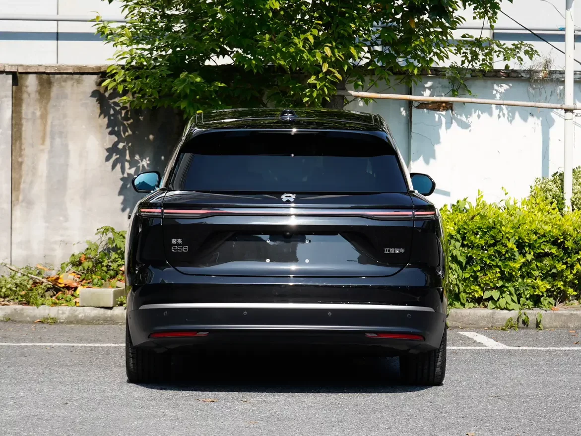 NIO ES8