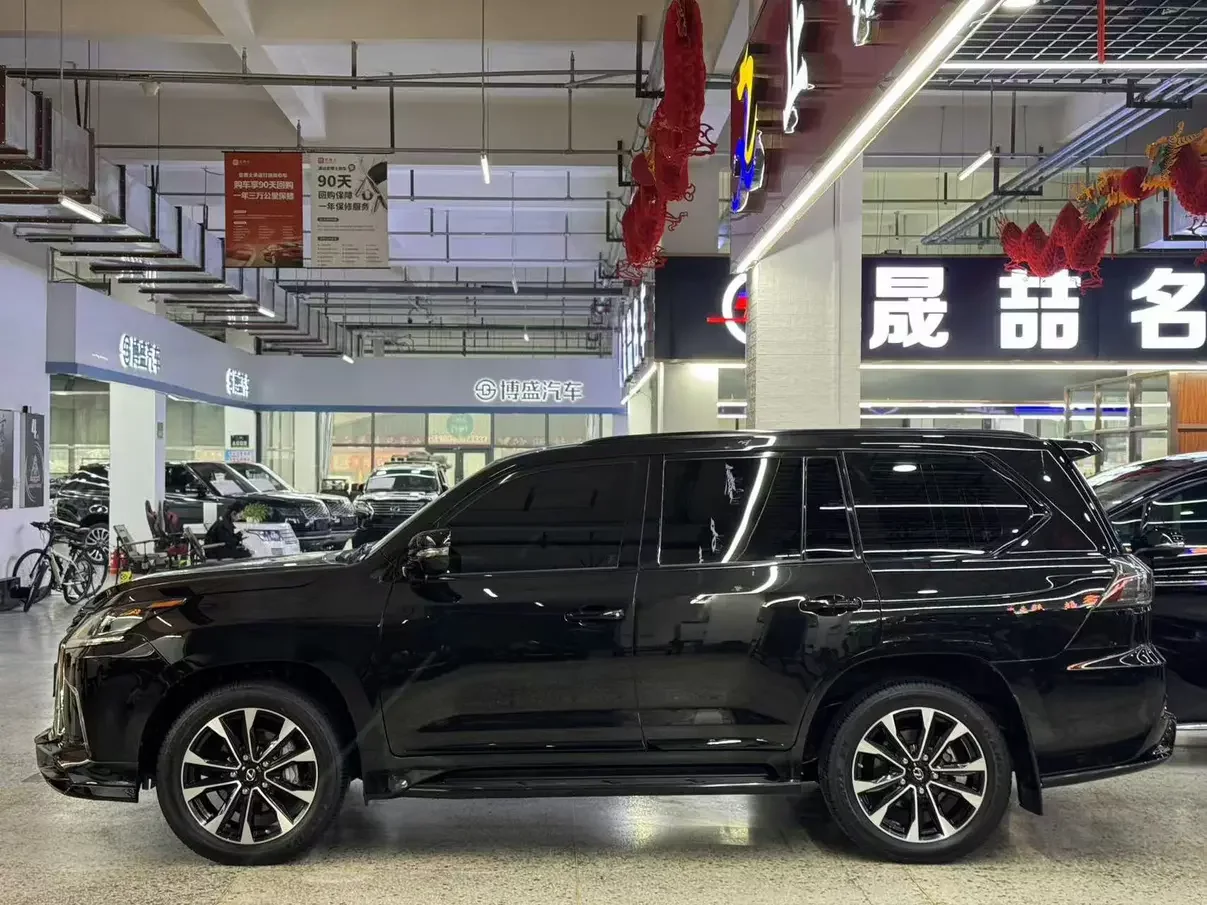 Lexus LX