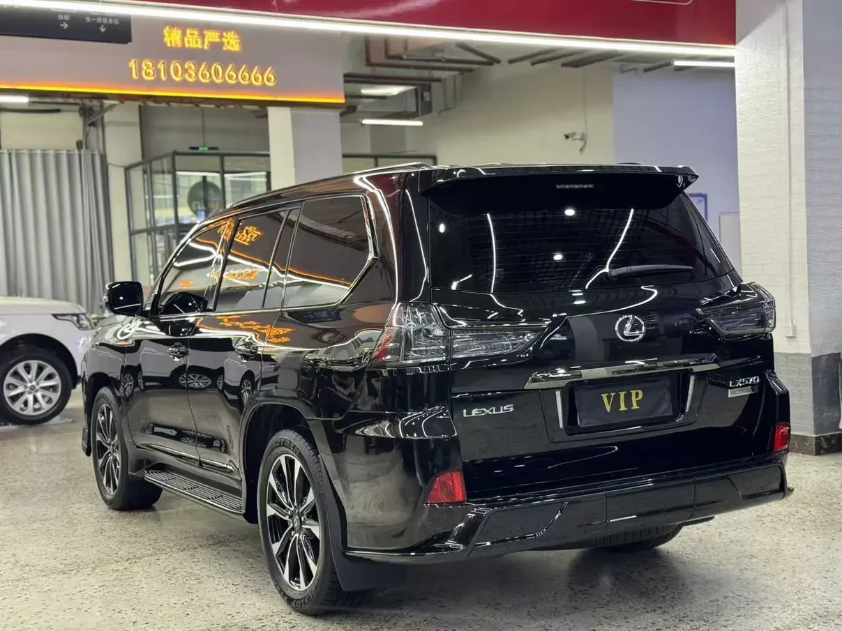 Lexus LX