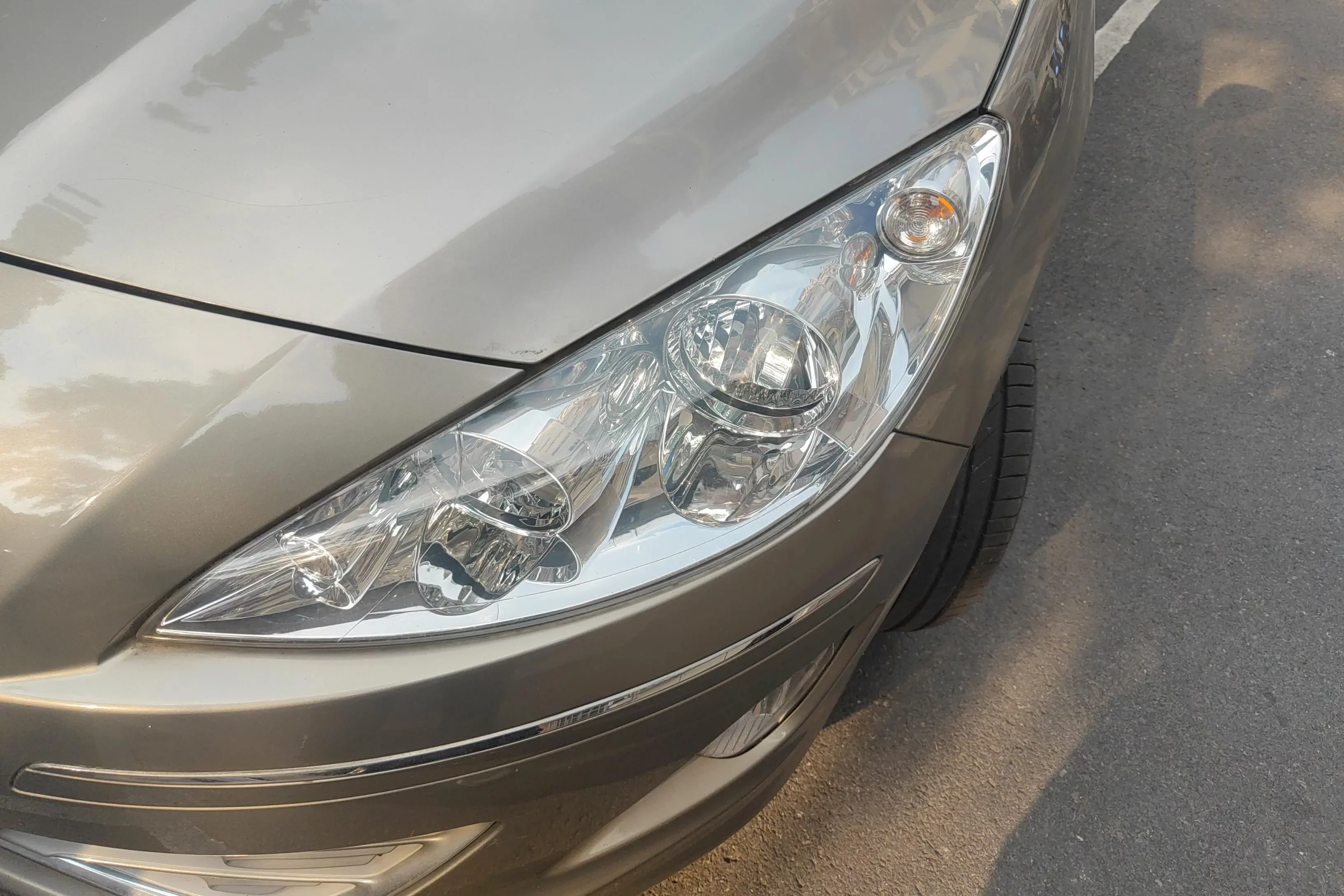 Peugeot 408