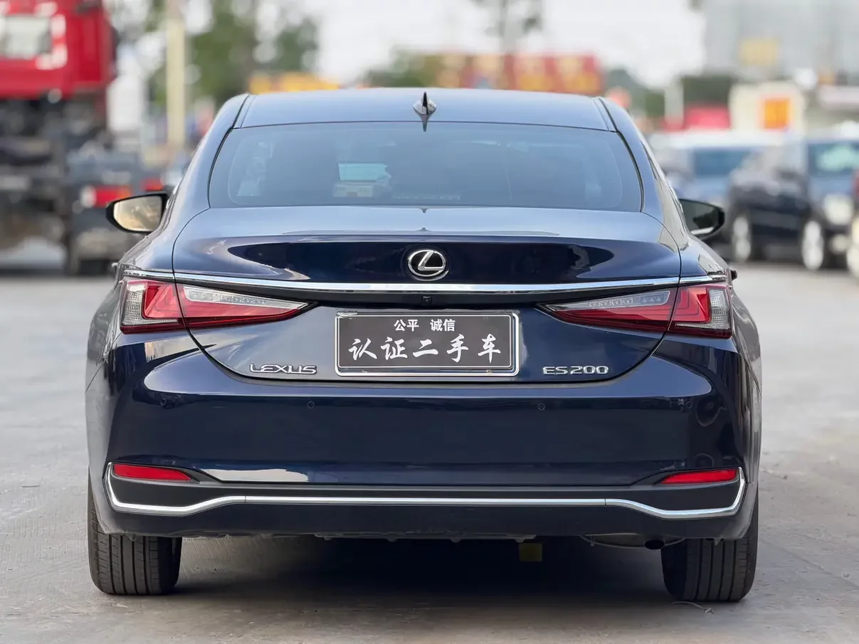 Lexus ES