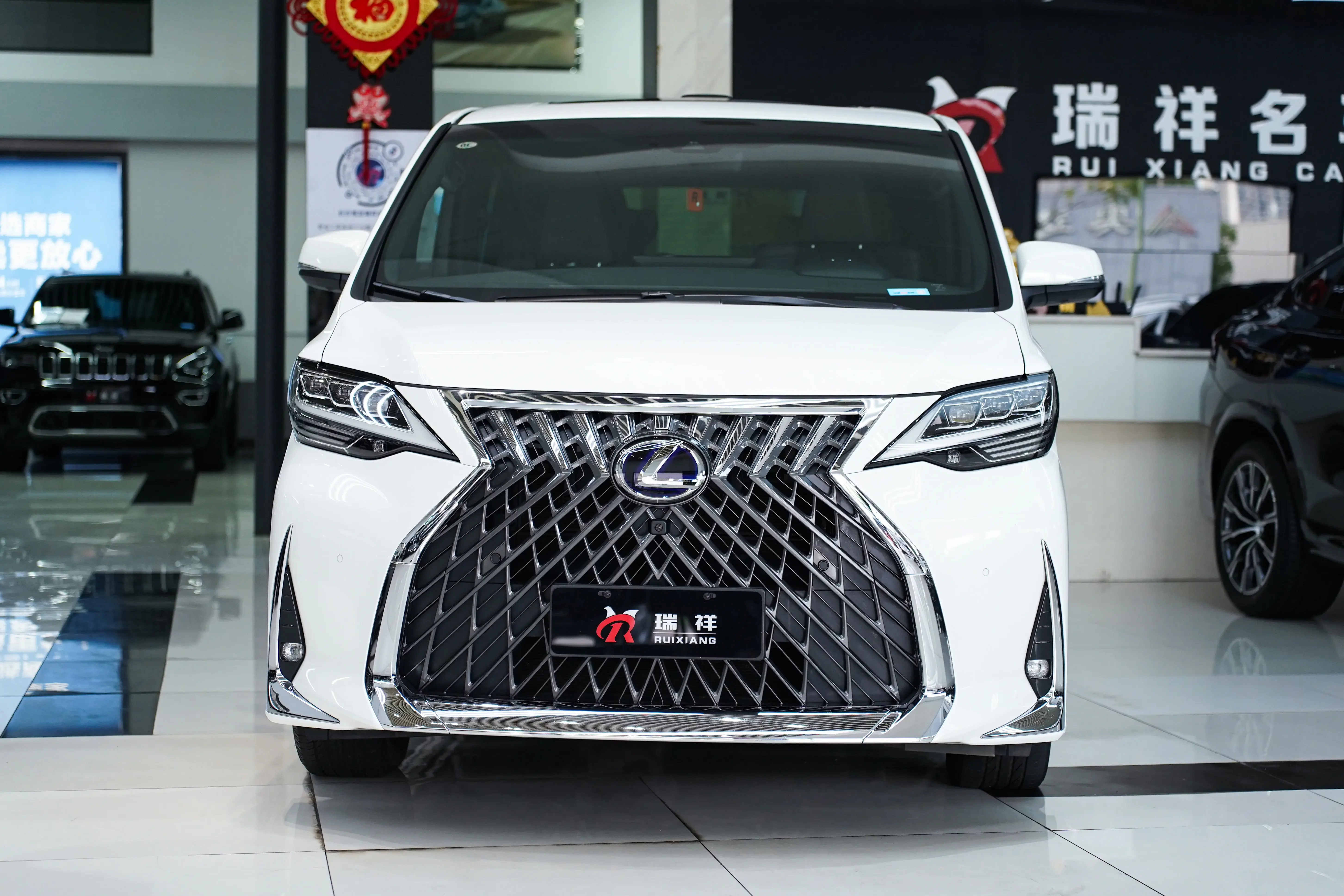 Lexus LM