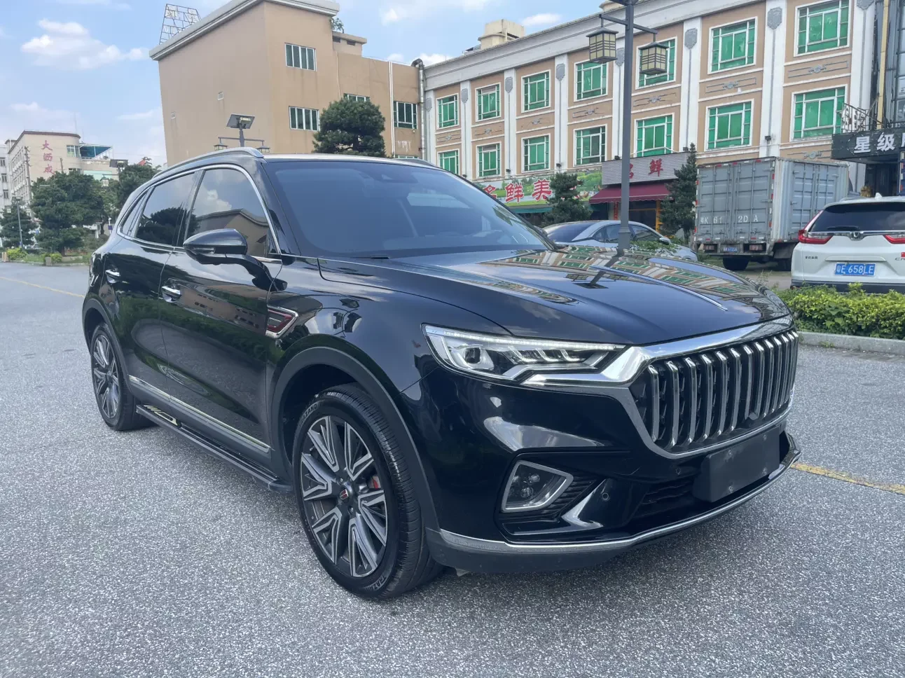 Hongqi HS5