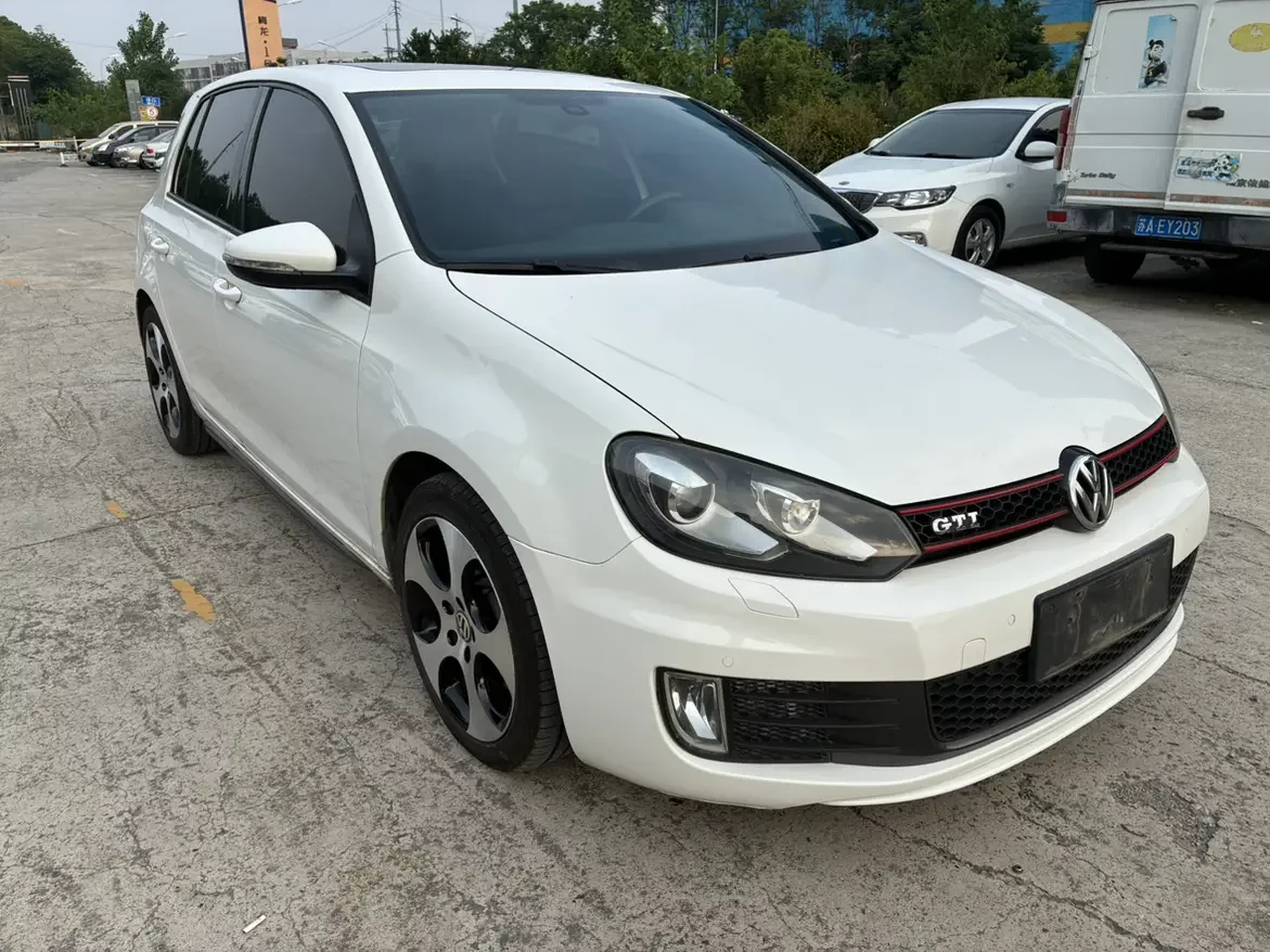 Volkswagen Golf GTI
