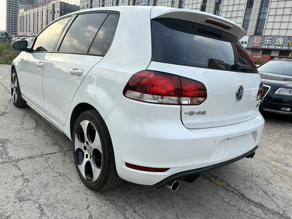 Volkswagen Golf GTI
