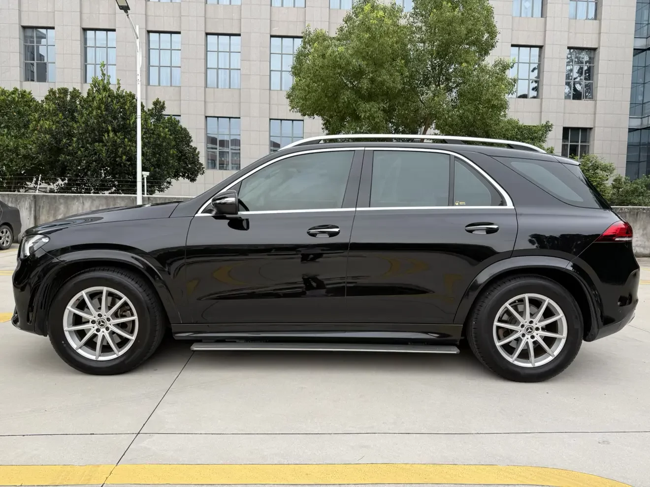 Mercedes-Benz GLE (Imported)