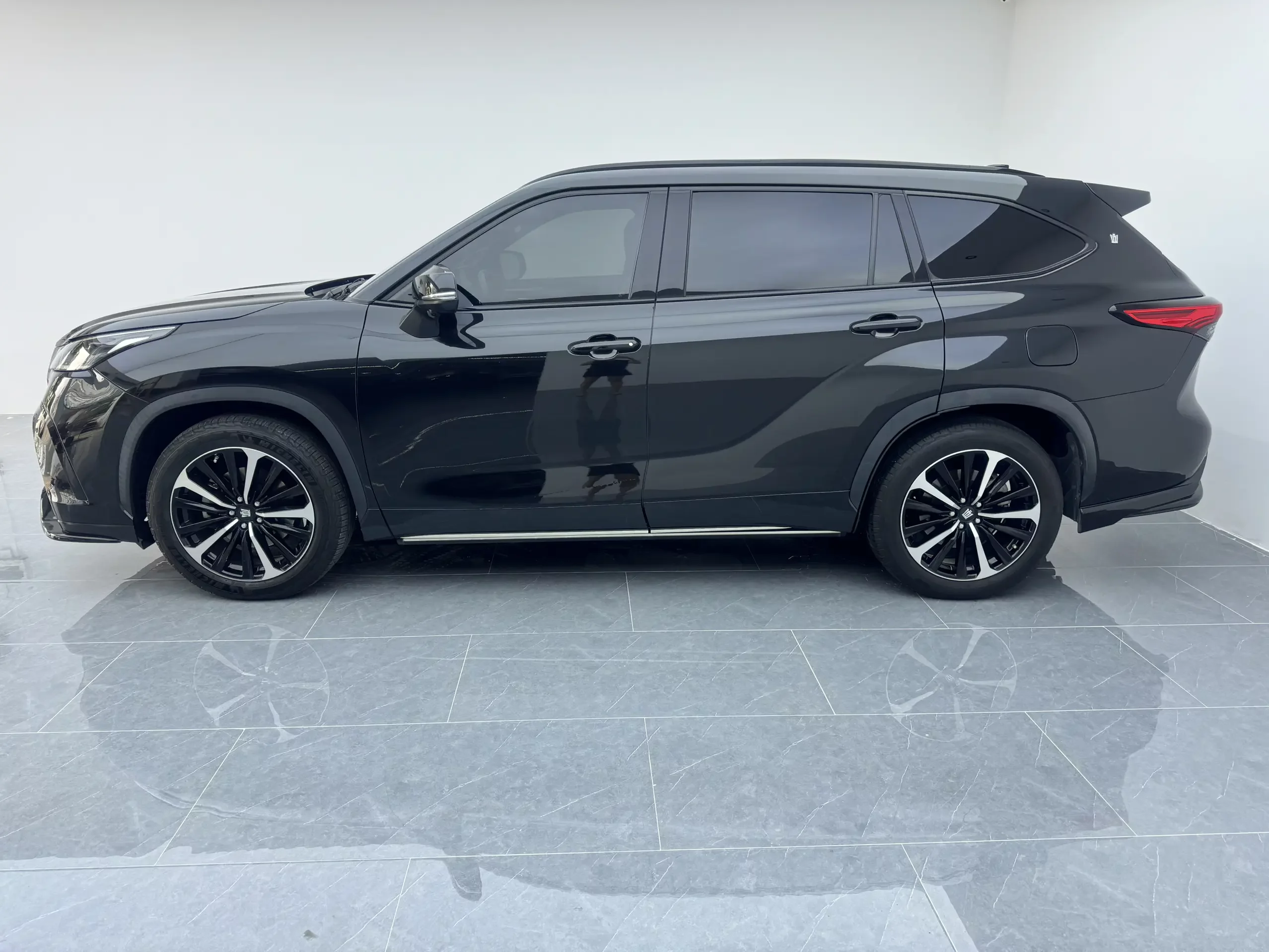 Toyota Crown Kluger