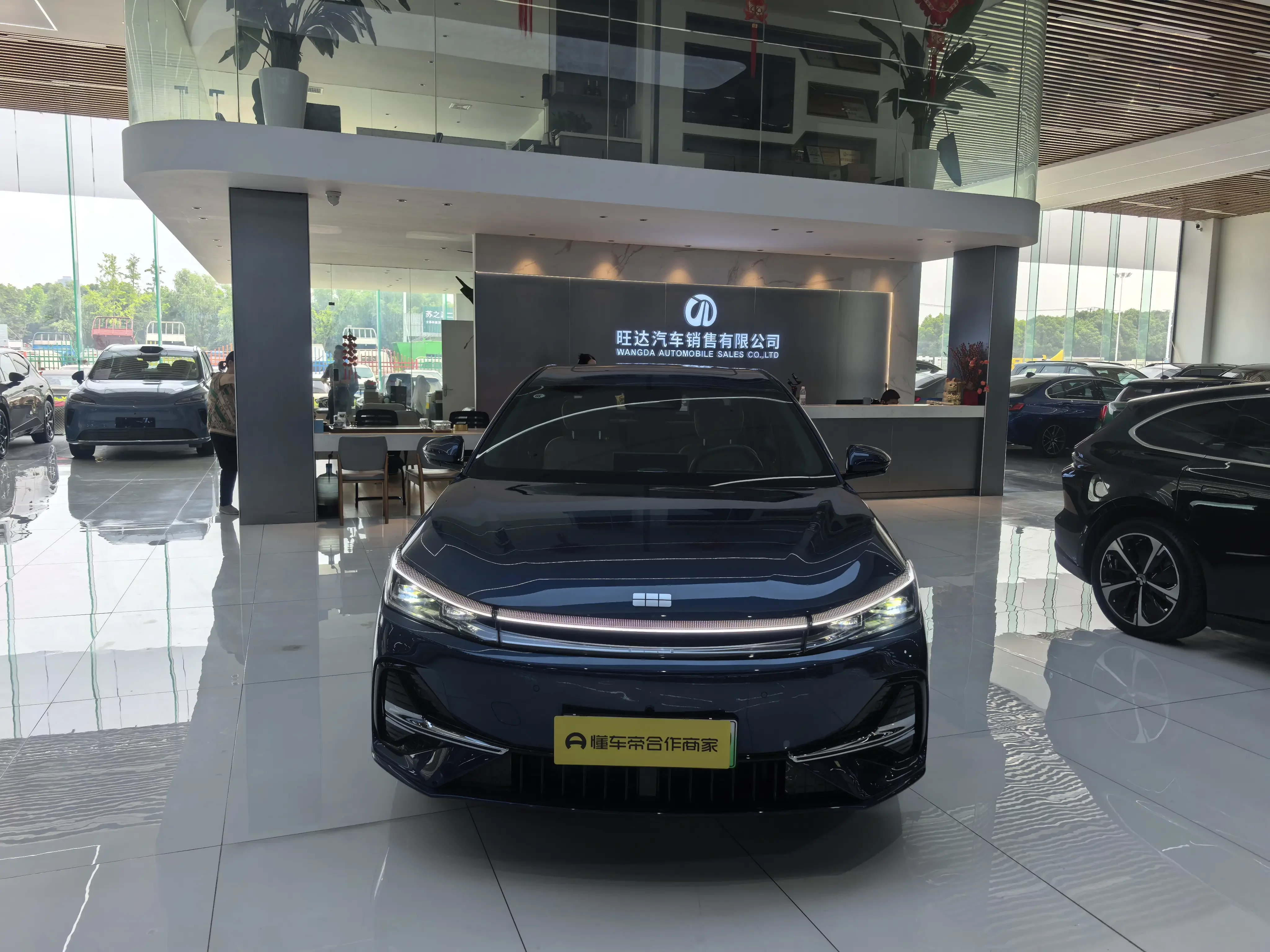 Geely Galaxy A7 EM