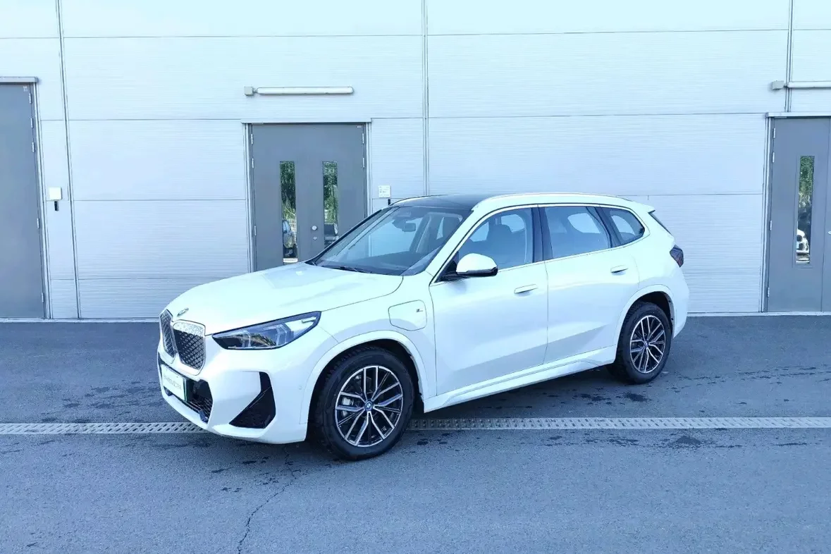 BMW iX1