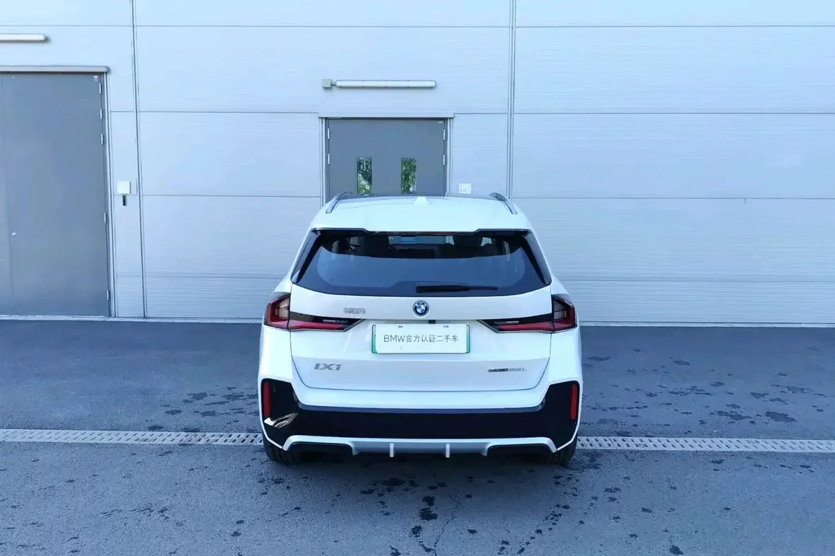 BMW iX1