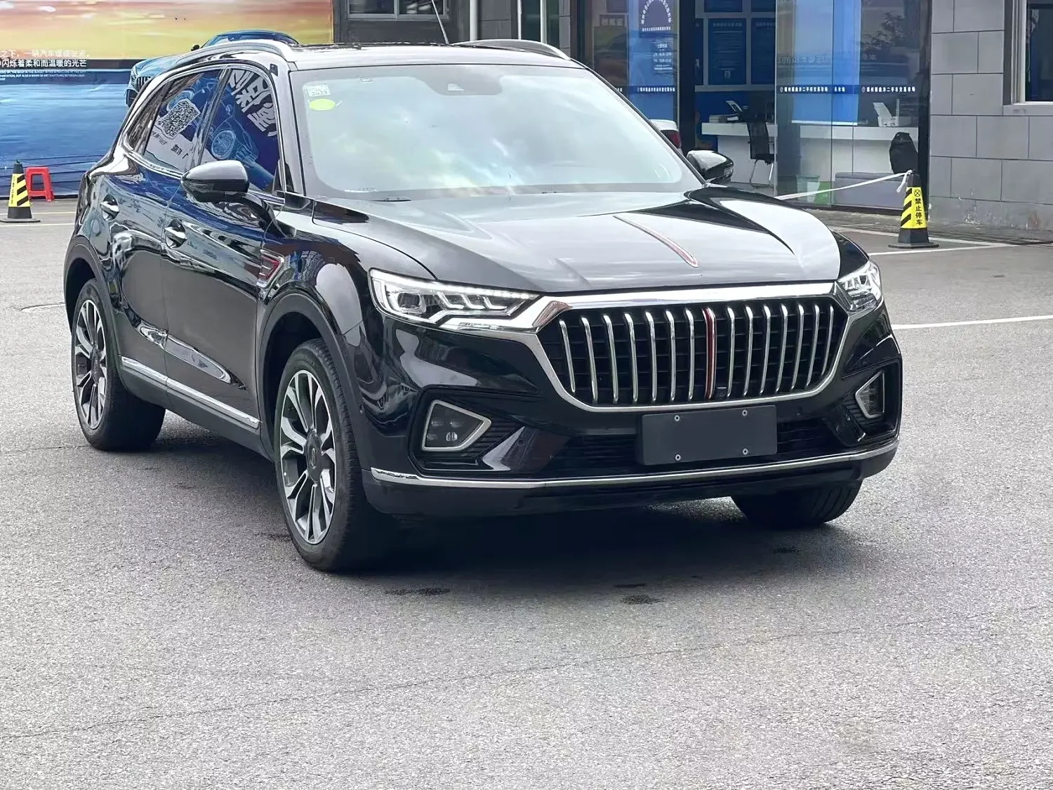 Hongqi HS5