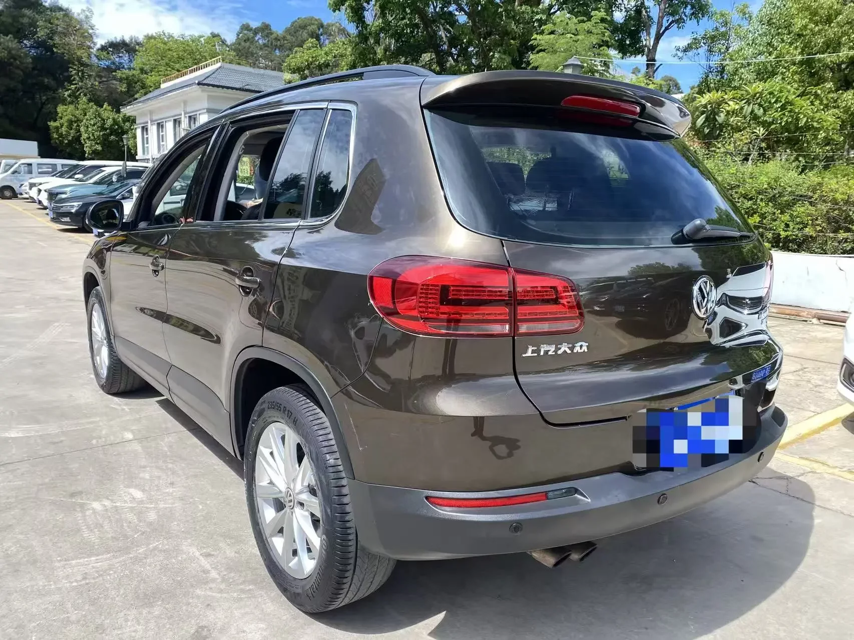 Volkswagen Tiguan (Tharu)