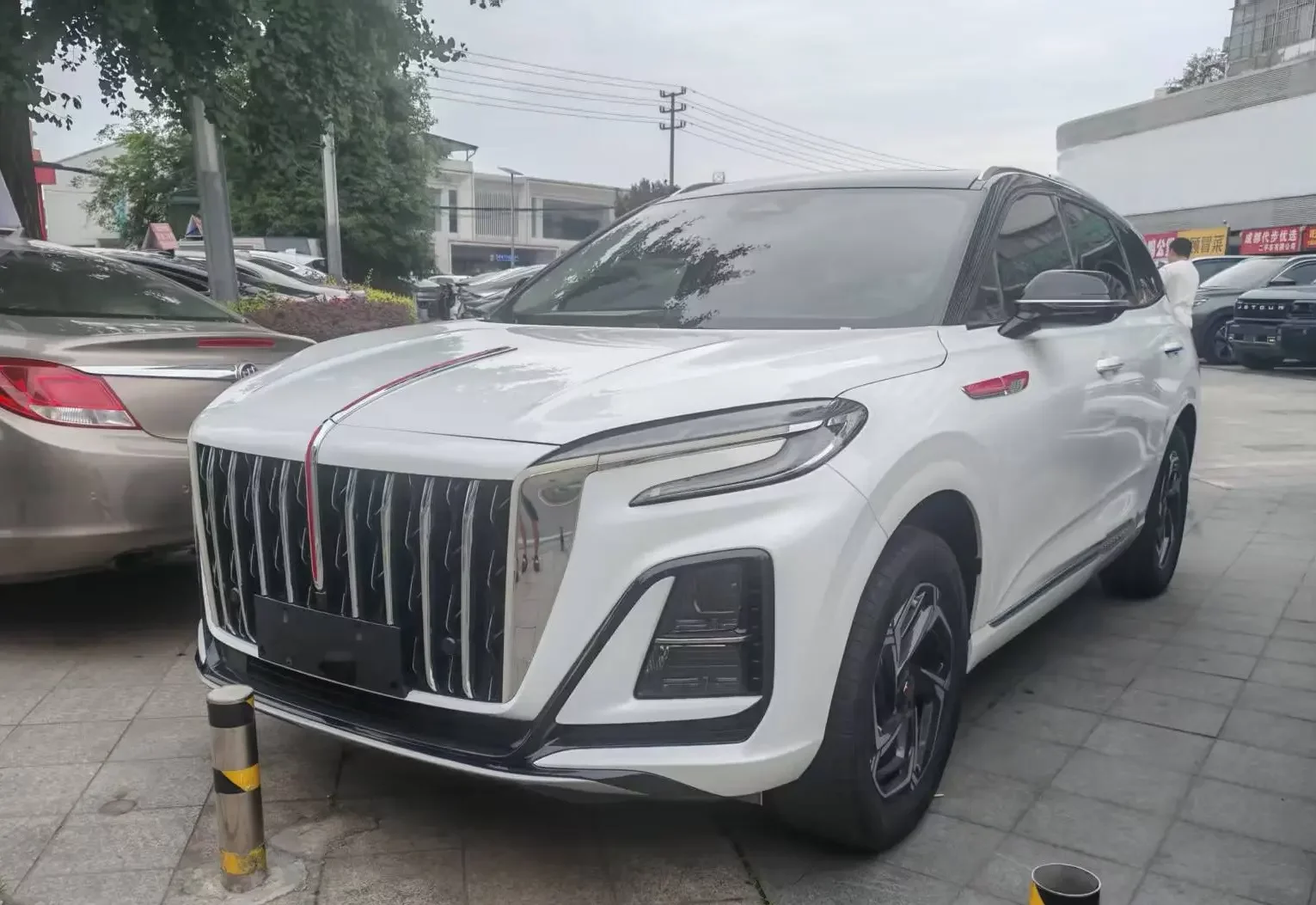 Hongqi HS3
