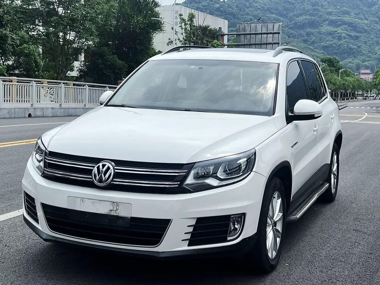 Volkswagen Tiguan (Tharu)