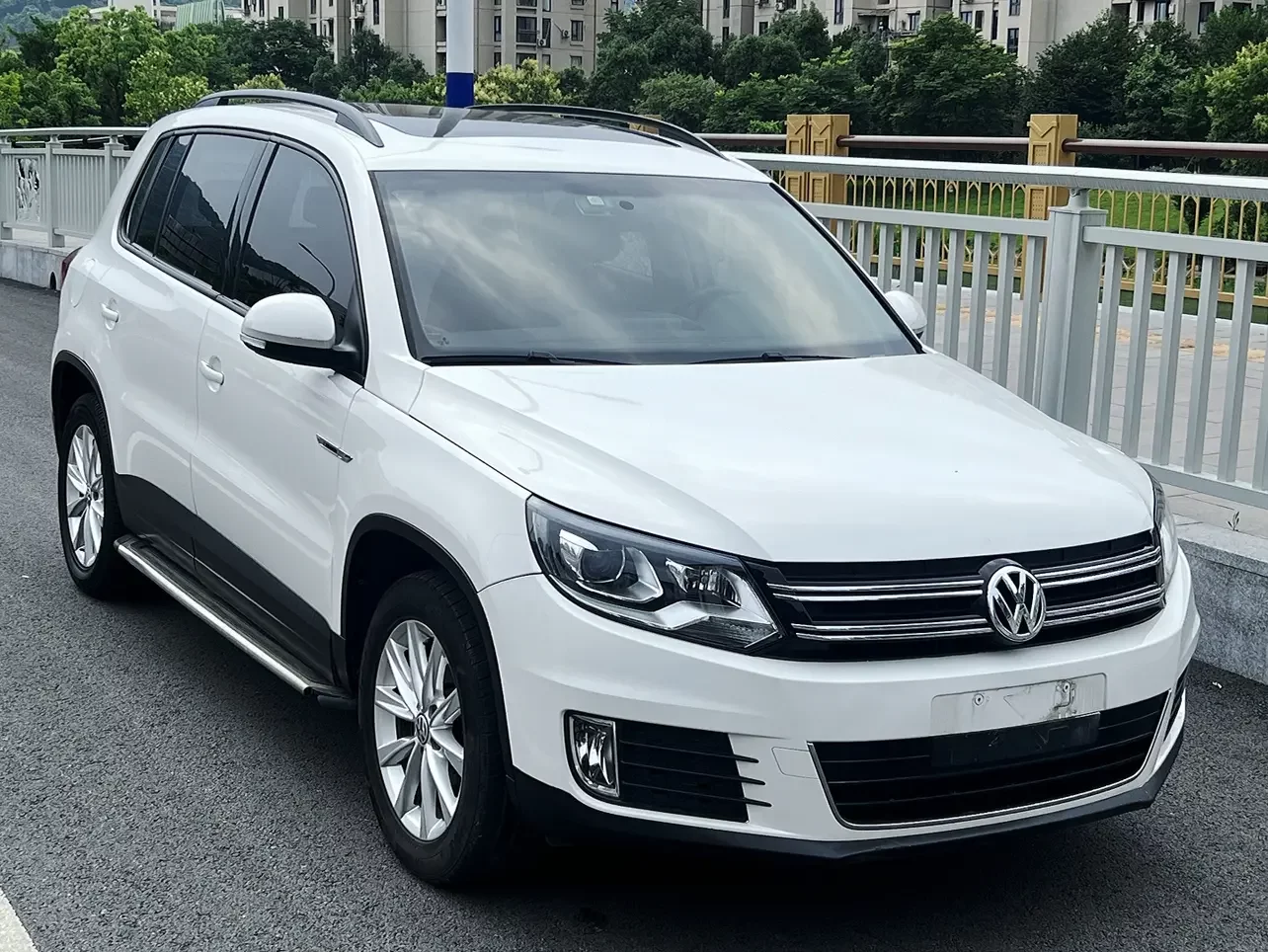 Volkswagen Tiguan (Tharu)