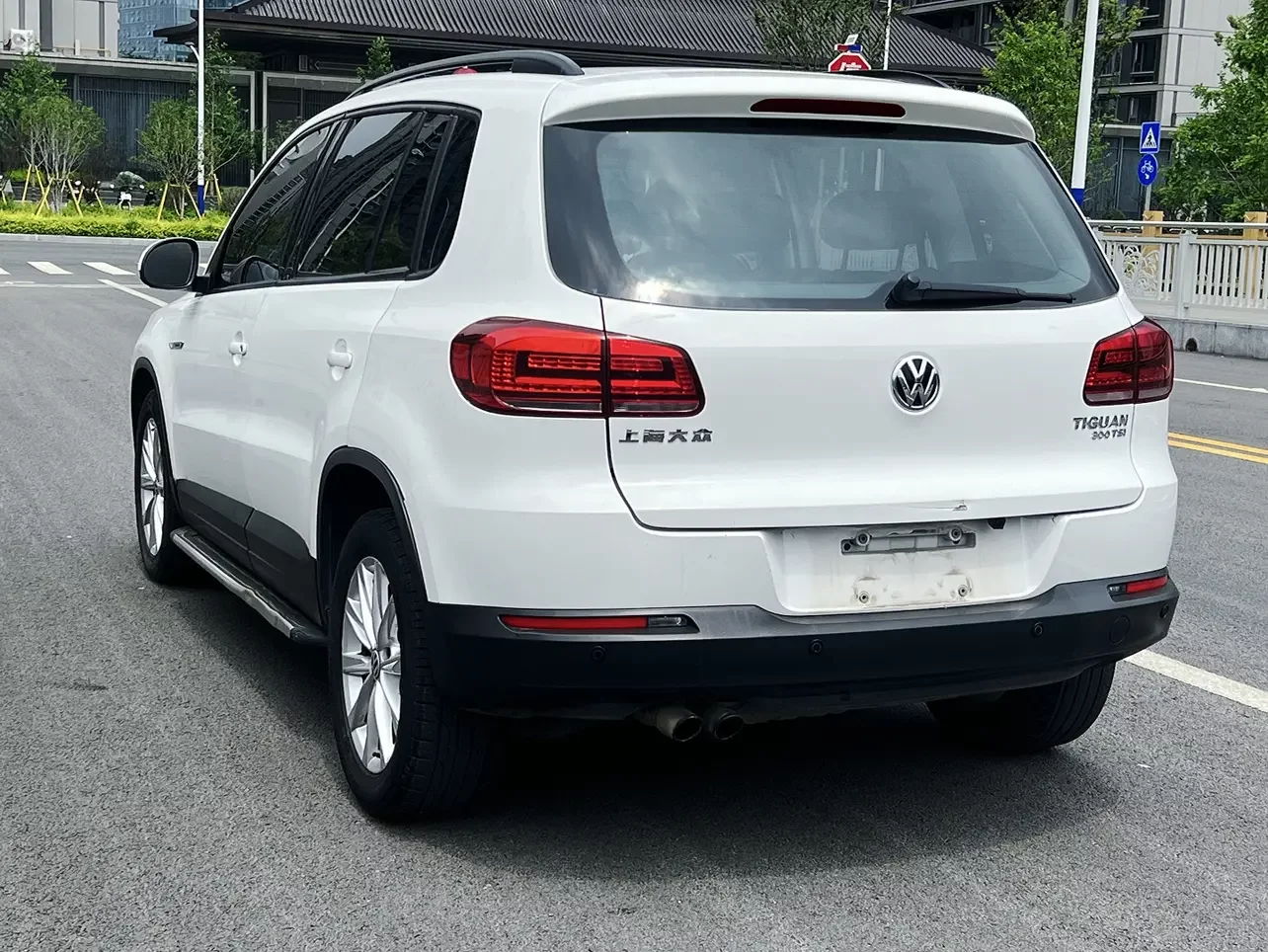 Volkswagen Tiguan (Tharu)