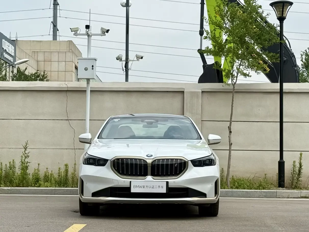 BMW i5
