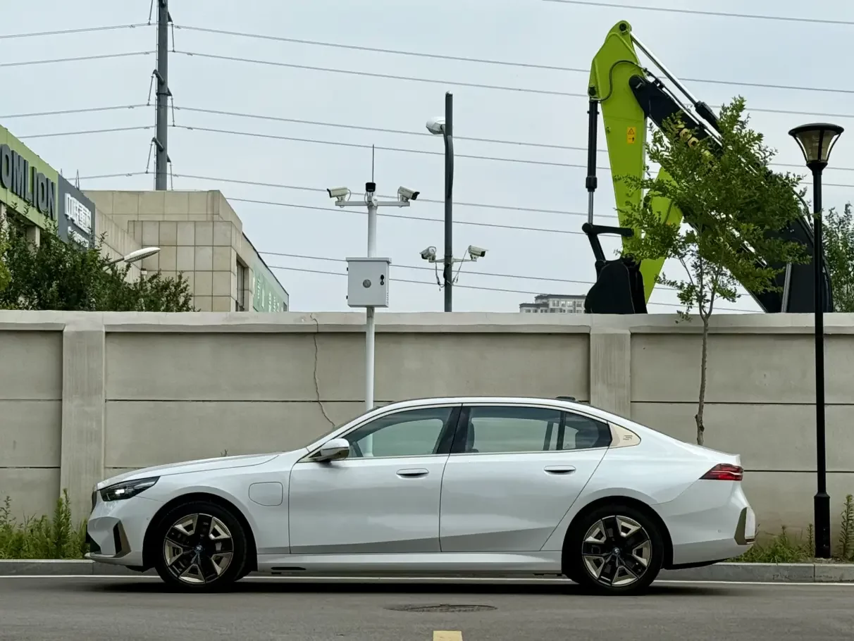 BMW i5