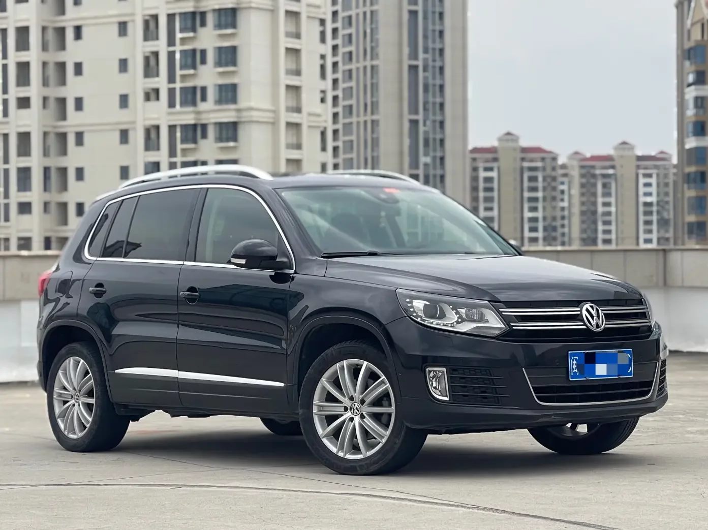 Volkswagen Tiguan (Tharu)