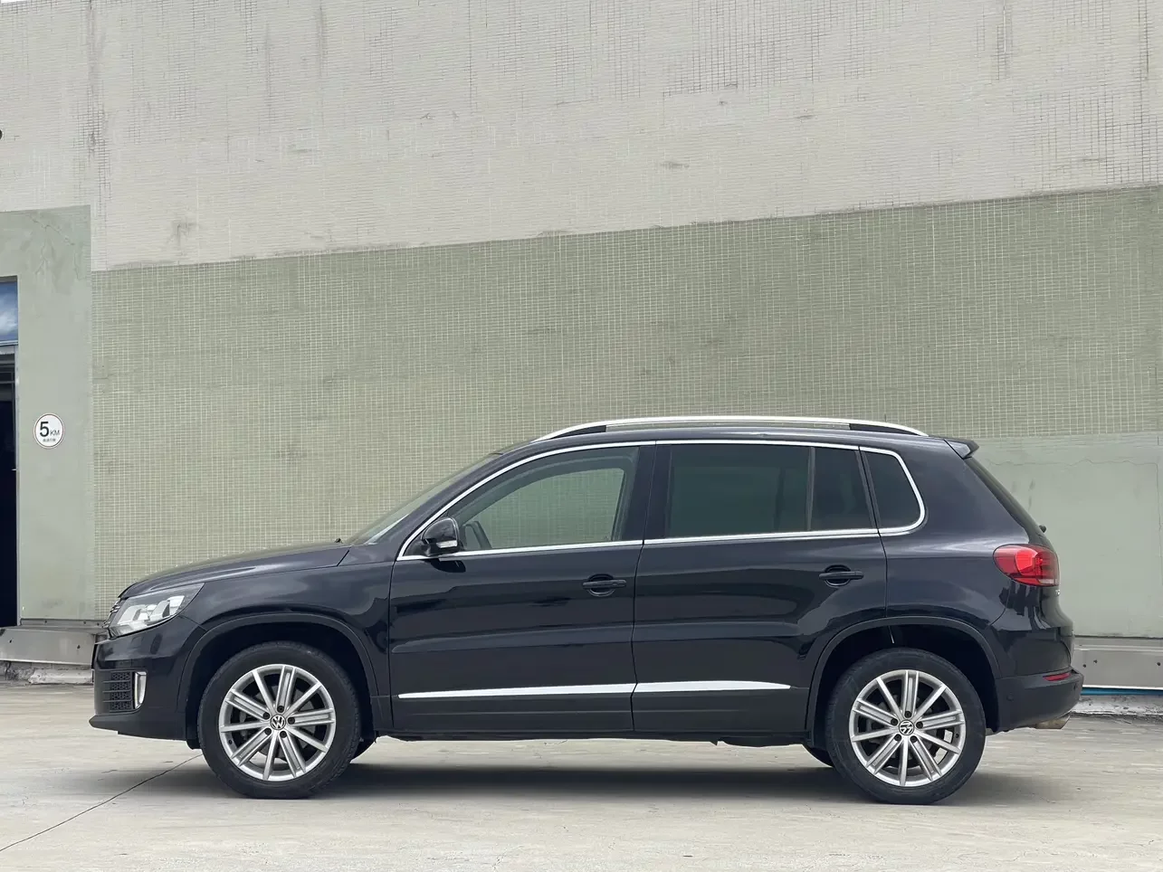 Volkswagen Tiguan (Tharu)