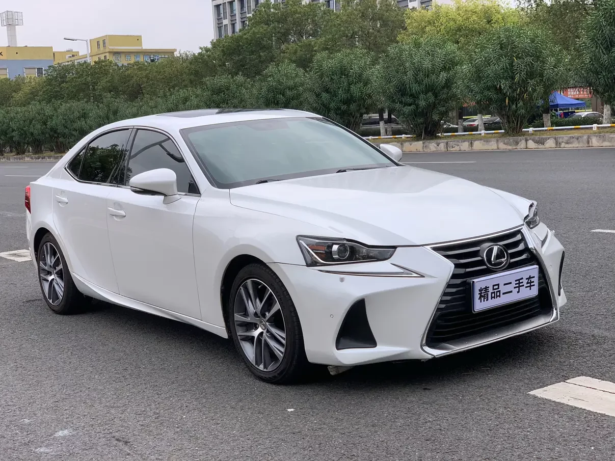 Lexus IS