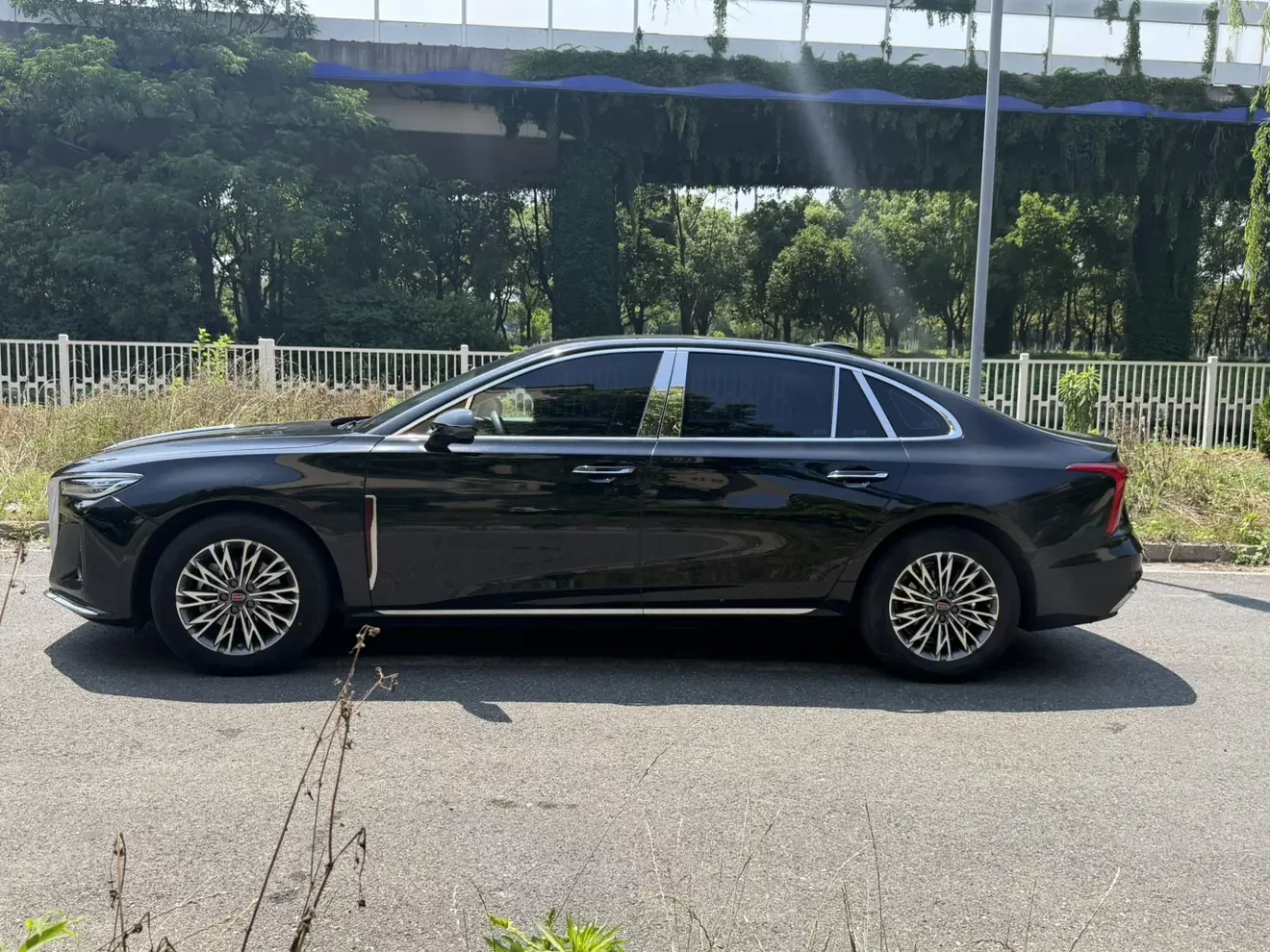 Hongqi H5