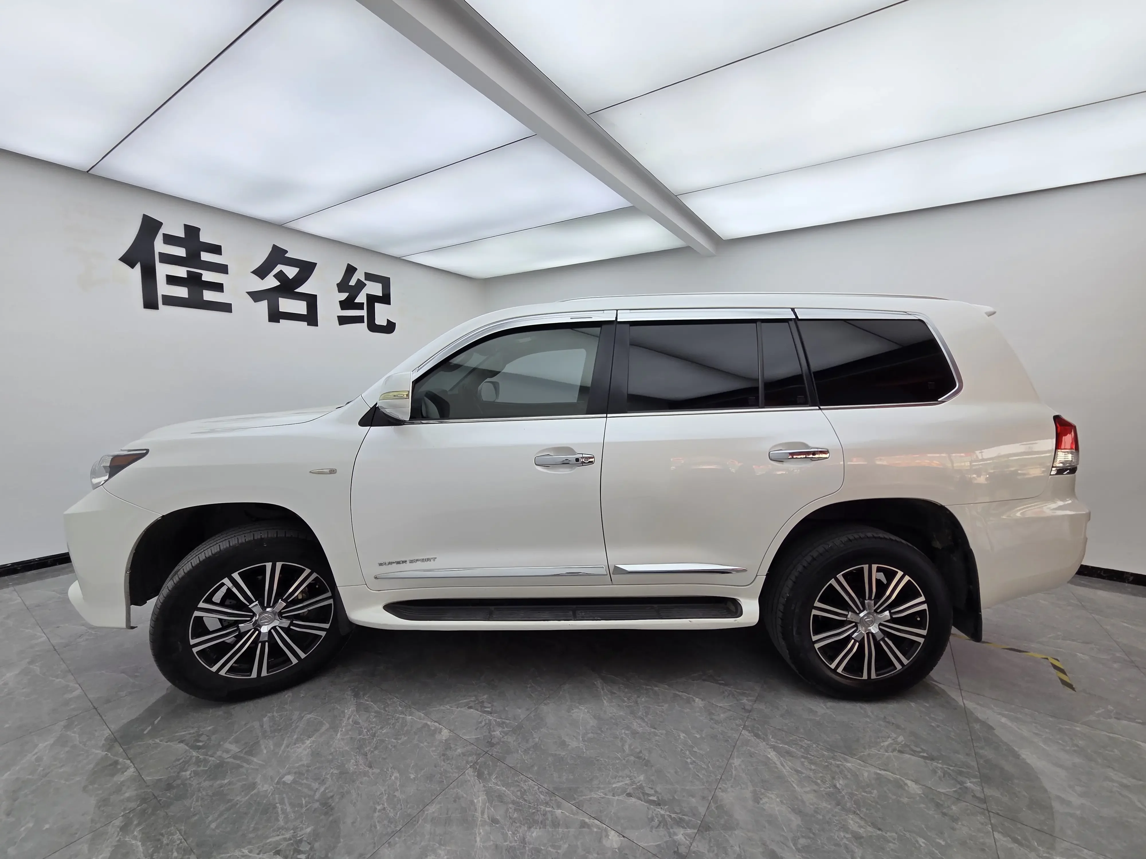 Lexus LX