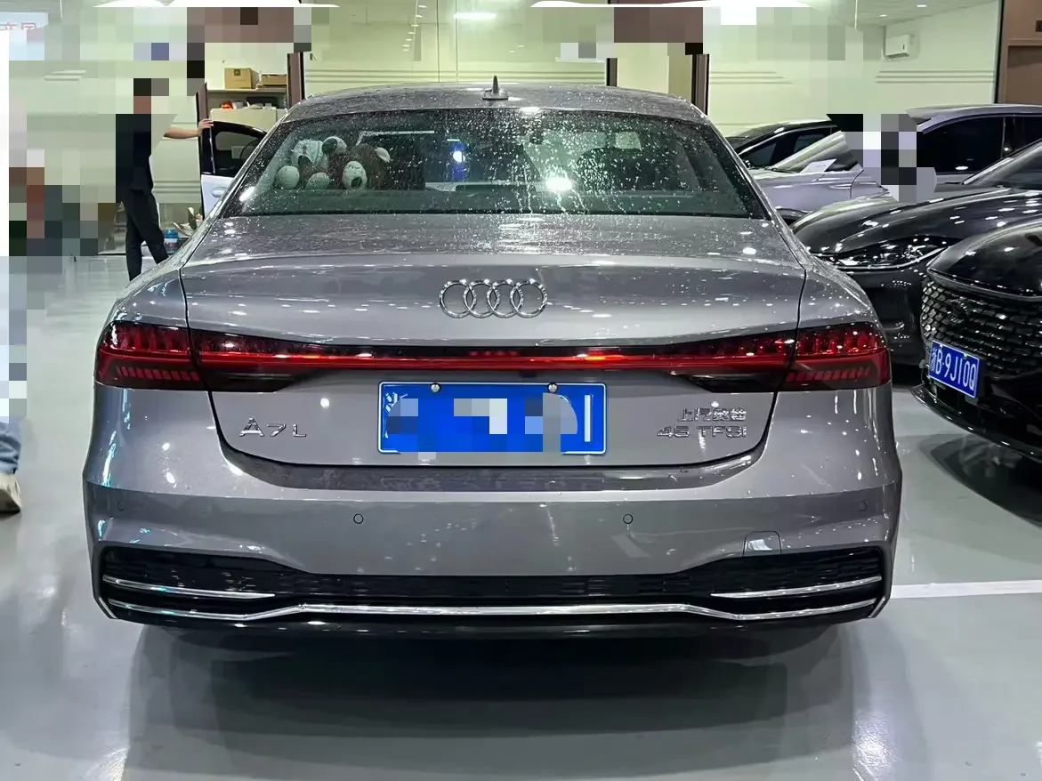 Audi A7L